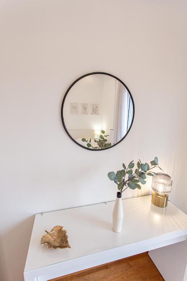 Two Bedroom Bright With Amazing Veranda * Thessaloniki